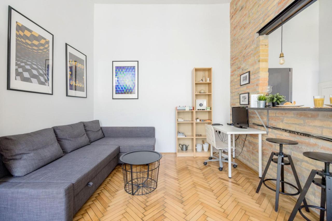 Live Like A Local At The Rustic Hockey Hut Apartamento Budapeste Exterior foto